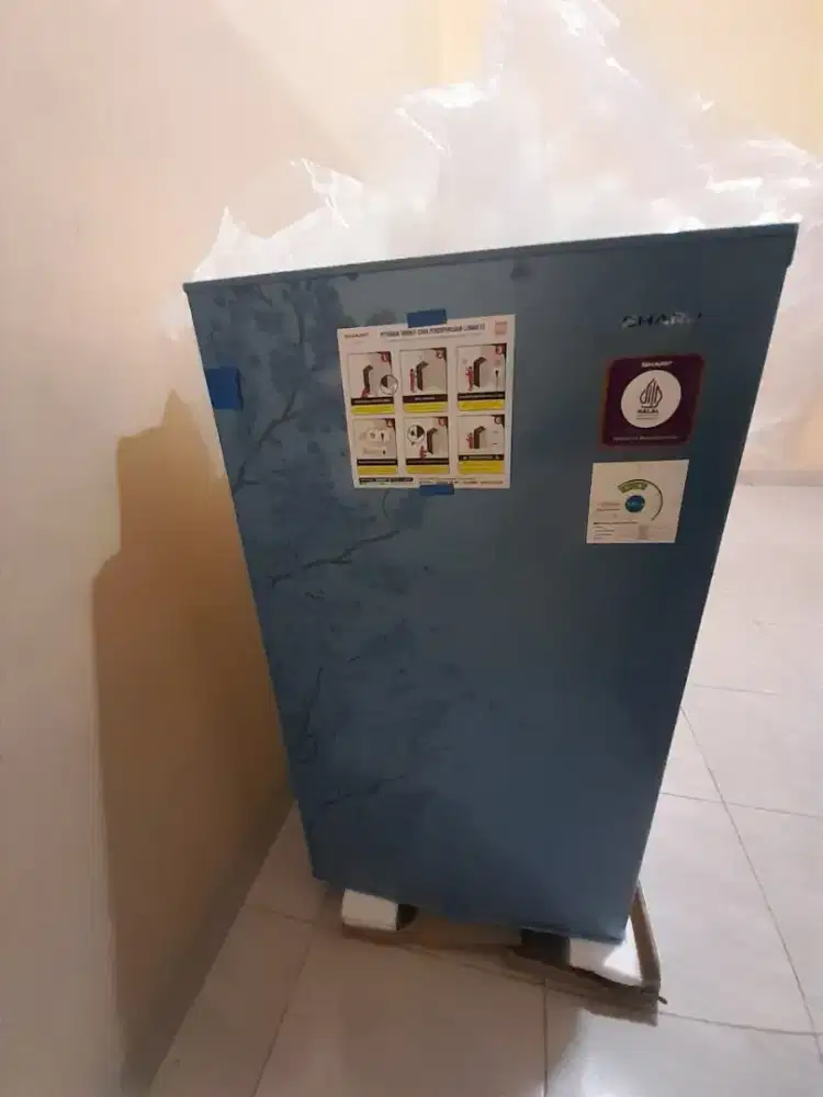Kulkas 1 pintu masih baru