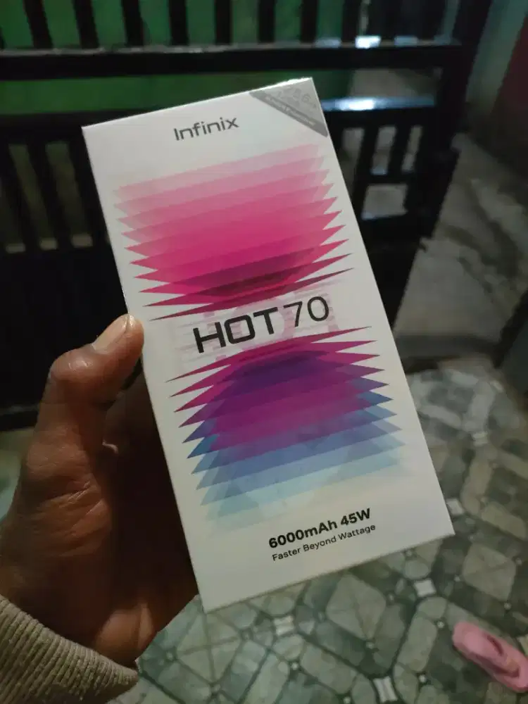 Infinix hot 70 6/256 baru. New segelbox garansi resmi. Tt atau jual.