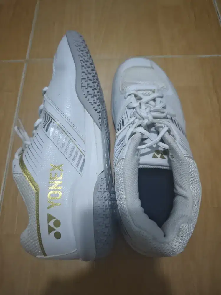 Sepatu Yonex original ukuran 44