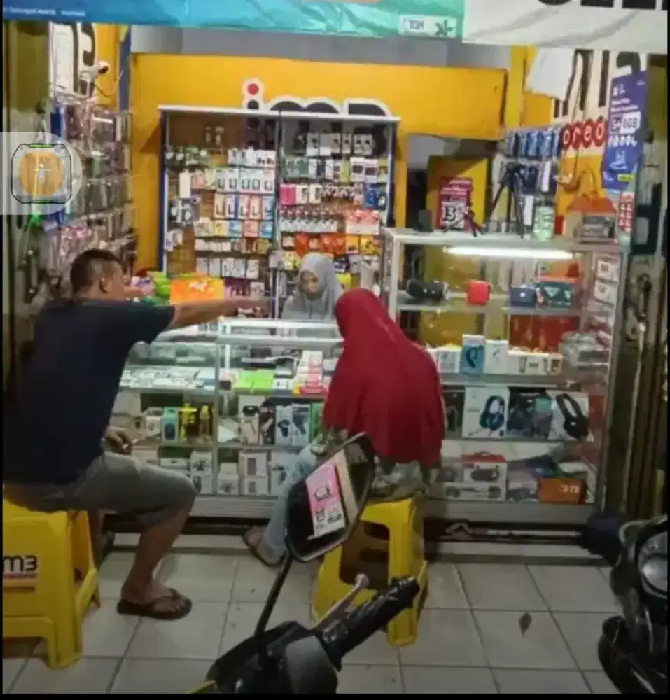 Dibutuhkan karyawati untuk konter pulsa