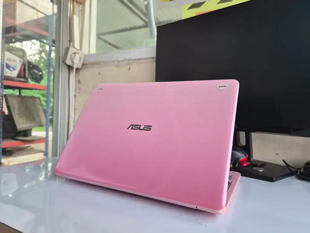 Netbook Asus E203N Pink Limitid Edition
