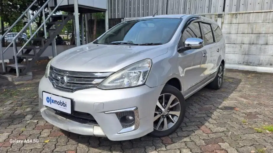 Cash dan Credit Nissan Grand livina AT 2017 9BS