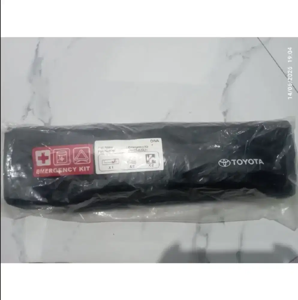 ORIGINAL SEGITIGA / EMERGENCY KIT TOYOYA AGYA