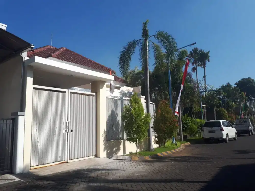 Rumah Central Park Wiguna dijual. Dekat rungkut