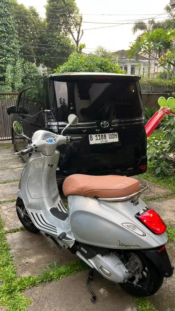 vespa primavera i get warna abu abu