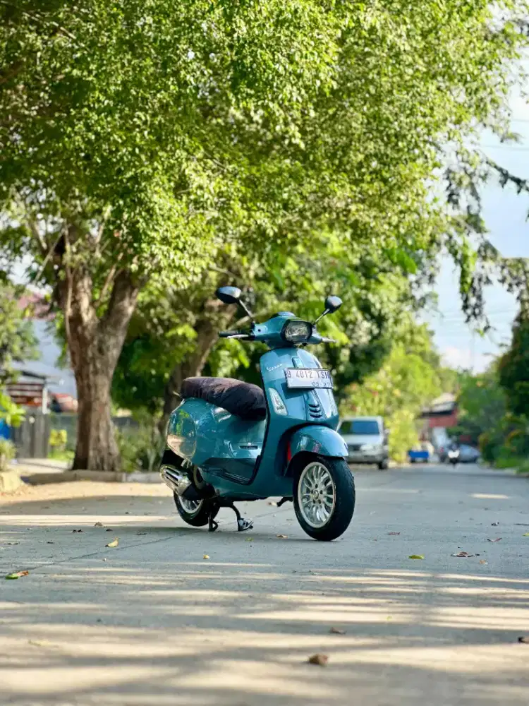 JUAL VESPA SPRINT 150 IGET ABS LED THN 2017 PERFECT CONDITION