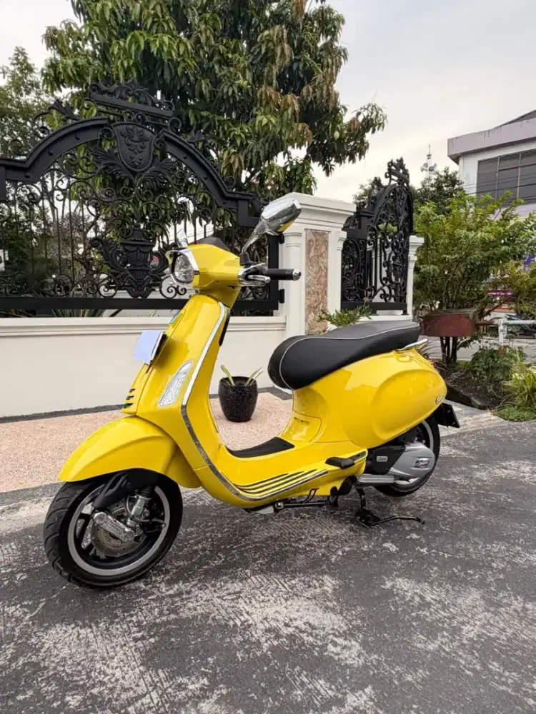 Vespa Sprint 150 ABS Iget Yellow