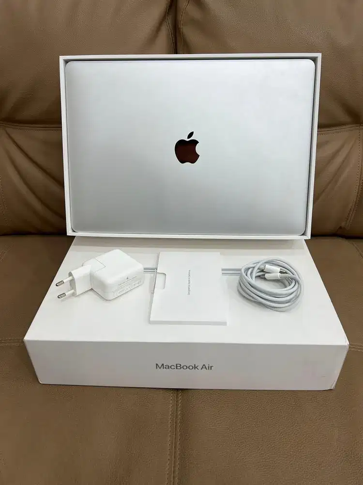 MacBook Air M1 13-inch , Silver , 8/256GB IBox