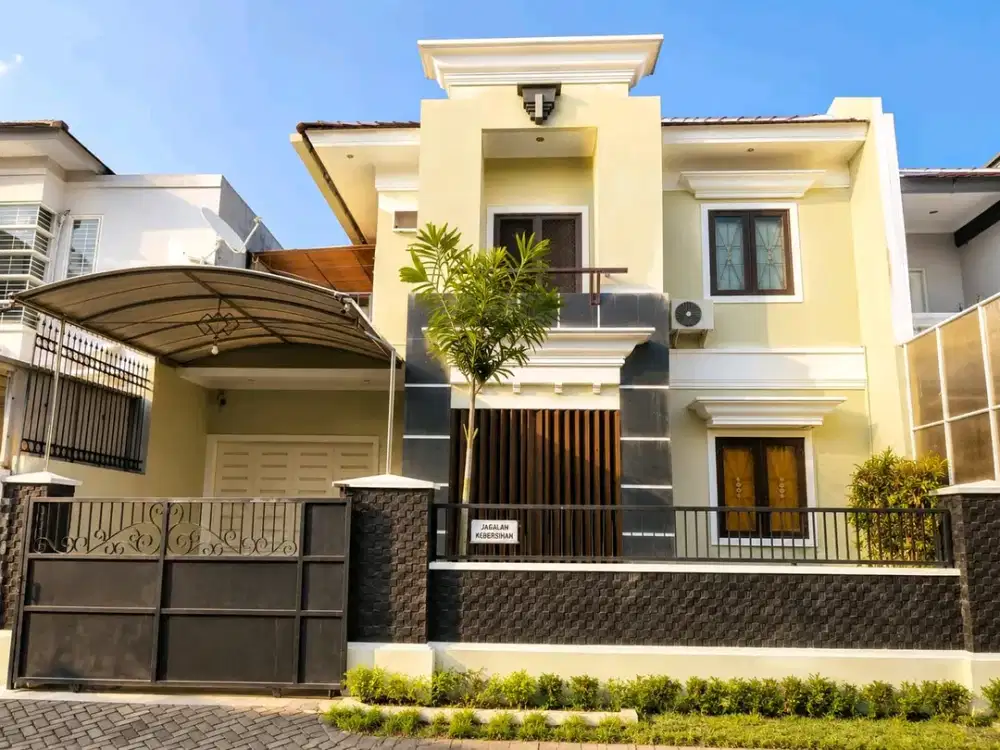 JUAL CEPAT RUMAH SIAP HUNI BAVARIAN DKT DARMO PERMAI SUKOMANUNGGAL SATELIT