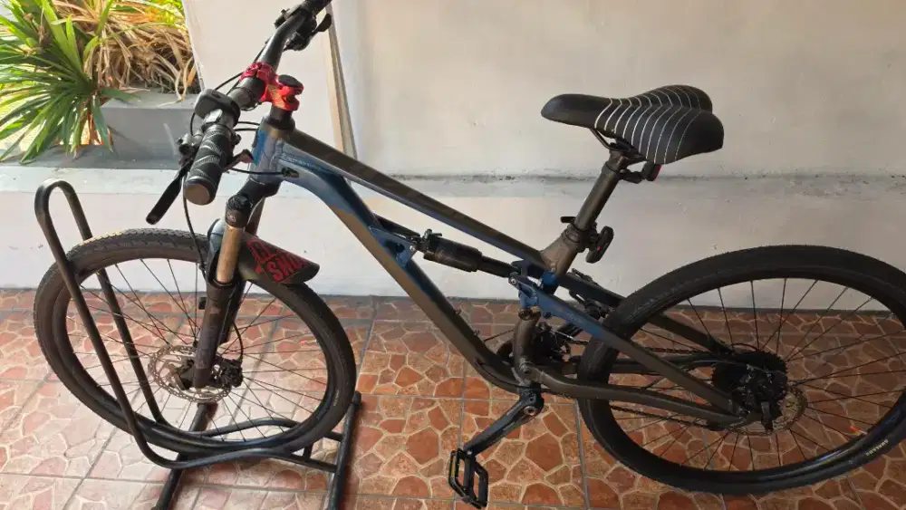 Dijual sepeda MTB siskiu D5 polygon biru 2022 , ukuran S. Harga 7.8jt