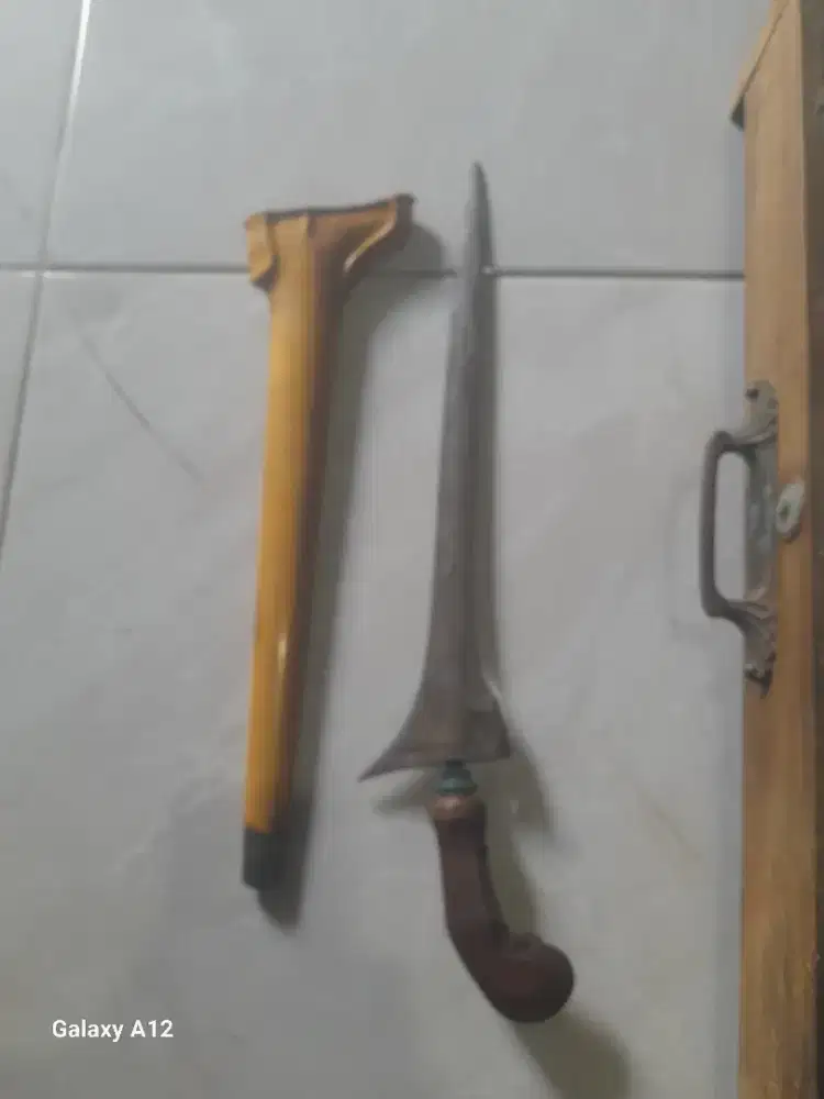 Keris Lengkap Berikut Kotaknya
