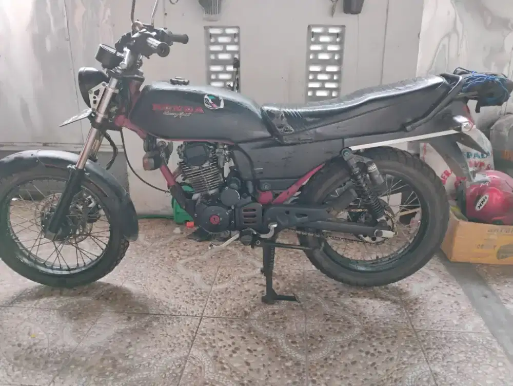 Honda GL Custom Scrambler / Tracker Style 1996