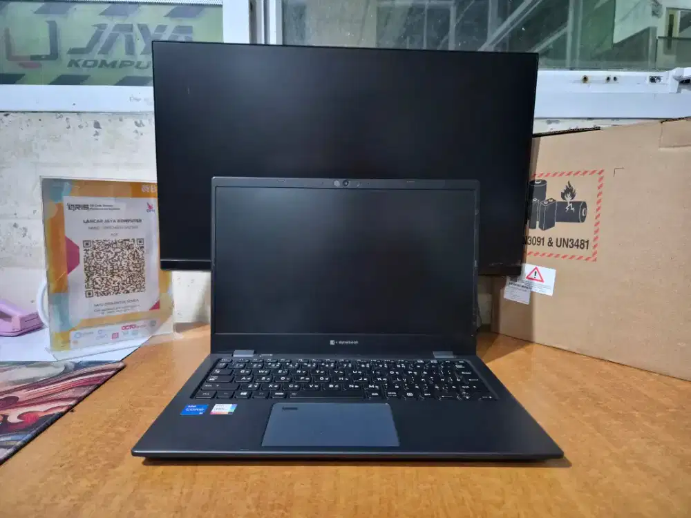 Toshiba Dynabook G83 HS UltraBook Tipis + Ringan Spek Rata Kanan