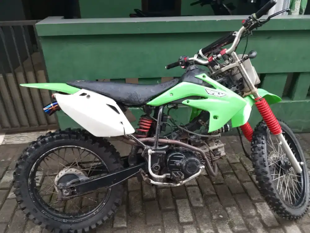Trail custom motor Kawasaki Kaze