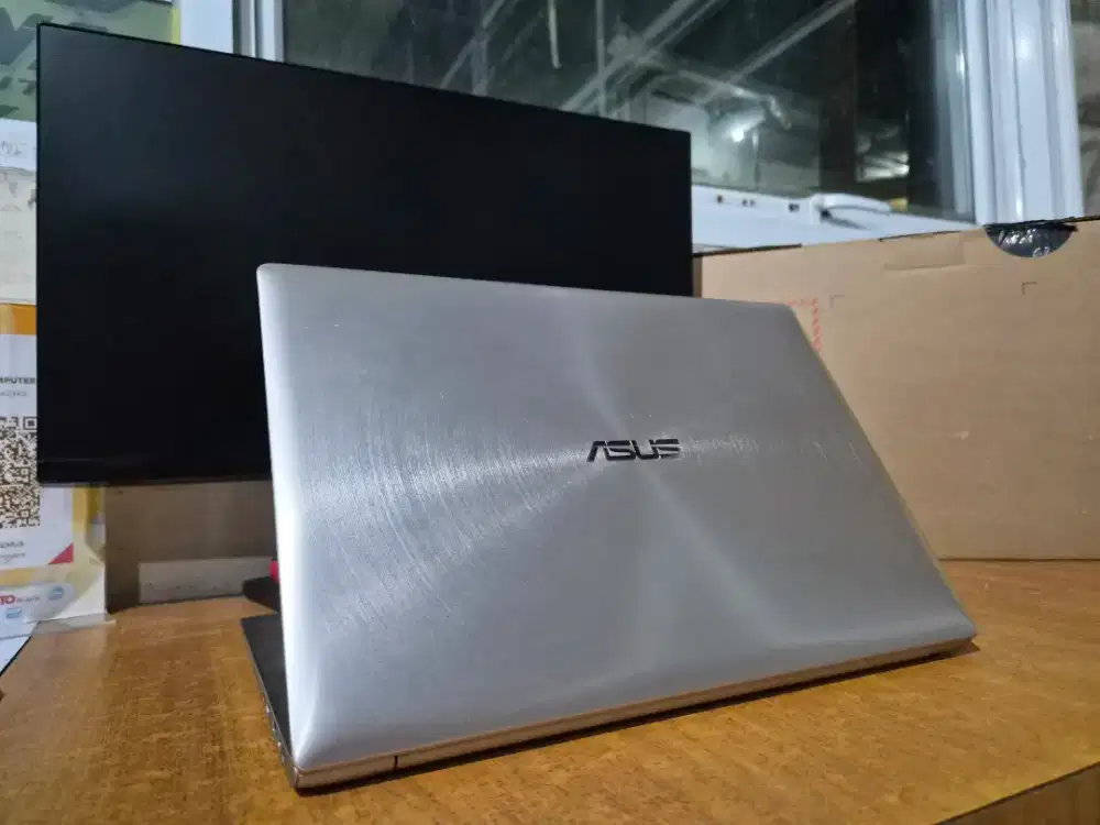 Asus Zenbook UX303U UltraBook Flagship i5 Ram 12Gb Mulus Istimewa