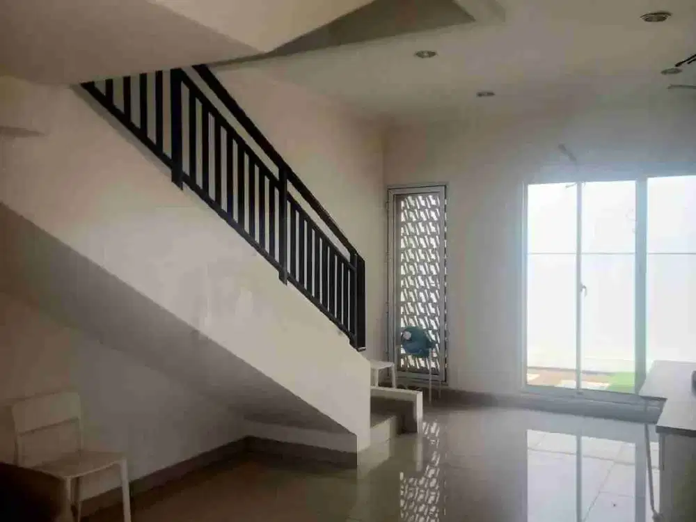 Rumah Amanda hadap Selatan dengan kamar tidur 2  dan AC 2