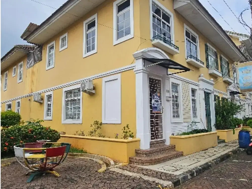 dijual murah townhouse posisi hoek Furnished di lippo karawaci