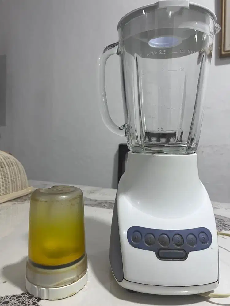 Blender Philips HR 2116
