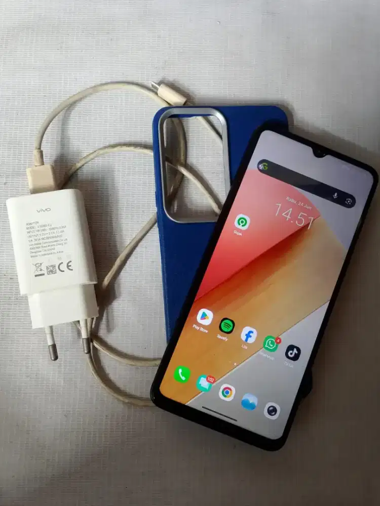 Vivo y04s ram4+4/128