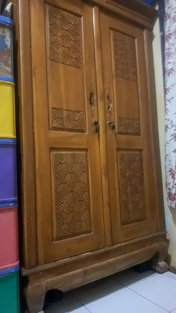 Lemari kayu bagus