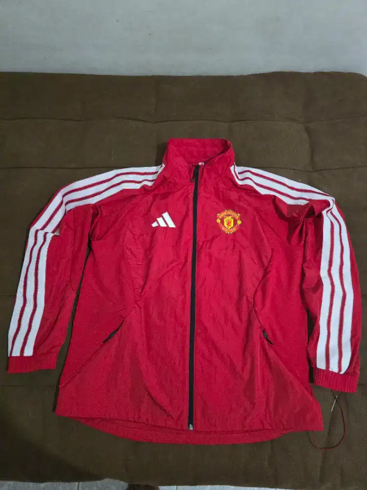 ADIDAS MANCHESTER UNITED FC ANTHEM
2026 Jaket Bola Pria ORIGINAL Bekas