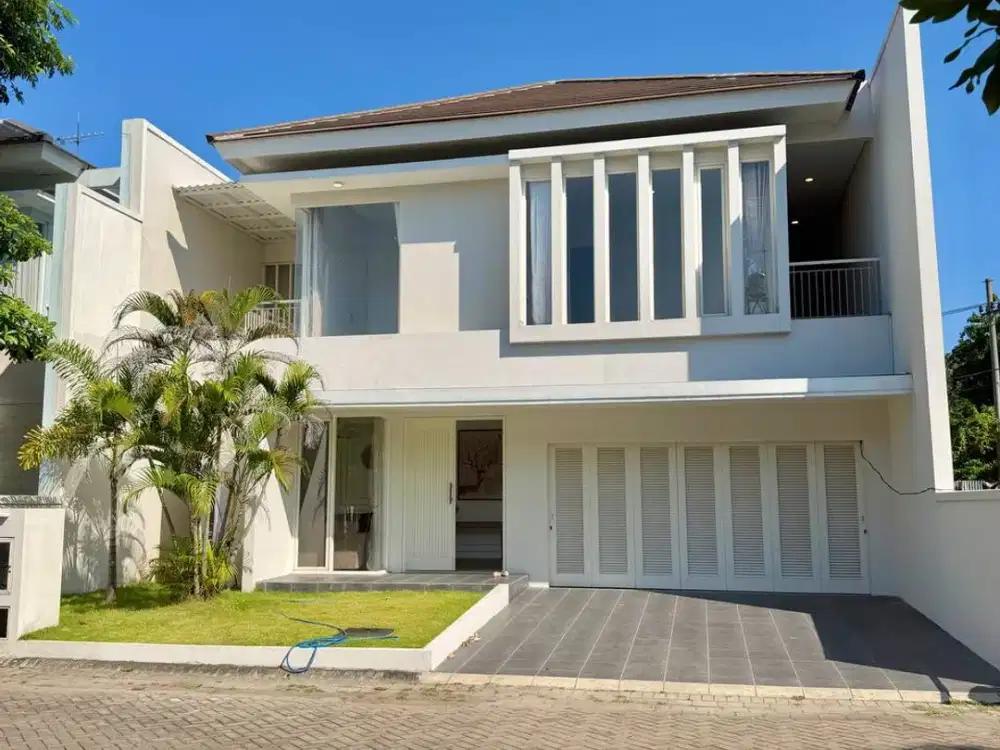 Rumah 2 lantai di komplek private area Manyar Jaya + Furnished