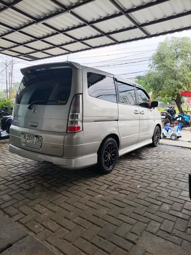 Nissan Serena 2010 Bensin