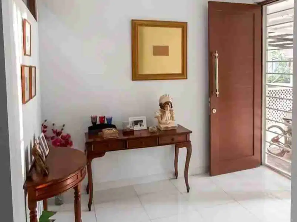 Jual cepat rumah 2 lantai  Discovery Conserva Bintaro sektor 9 Tangerang selatan ( renovasi 2023 )