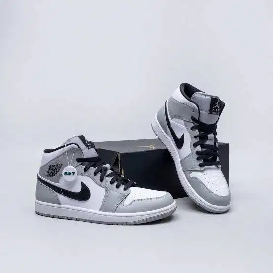 Air Jordan Mid Grey
