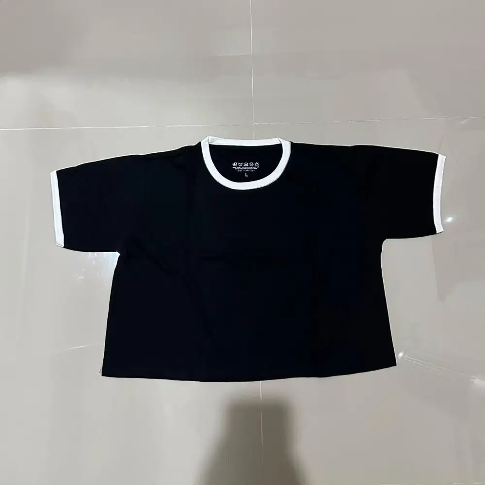Crop top kaos wanita