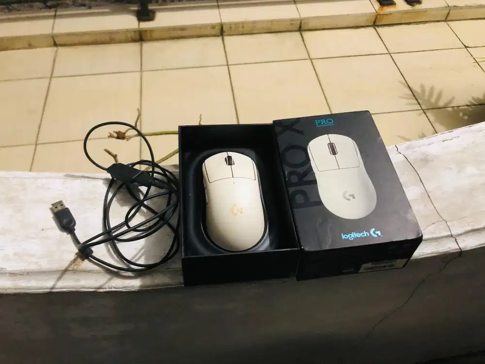 Logitech Pro Superlight - Mouse Gaming Wireless, Sensor Akurasi Tinggi