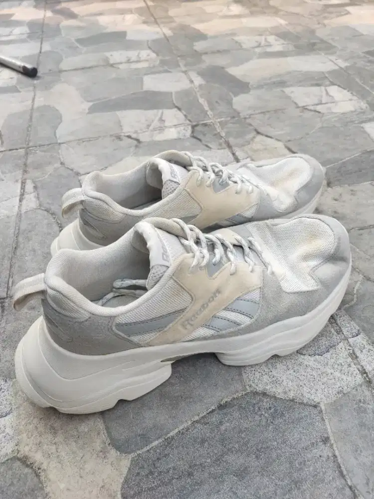 Sepatu Reebok running