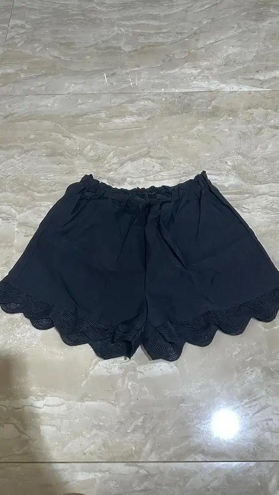 Celana pendek wanita