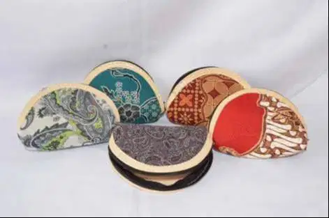Souvenir dompet batik ova;