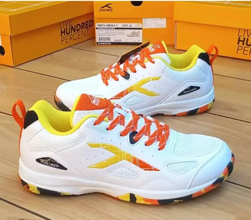 Sepatu bulutangkis HUNDRED