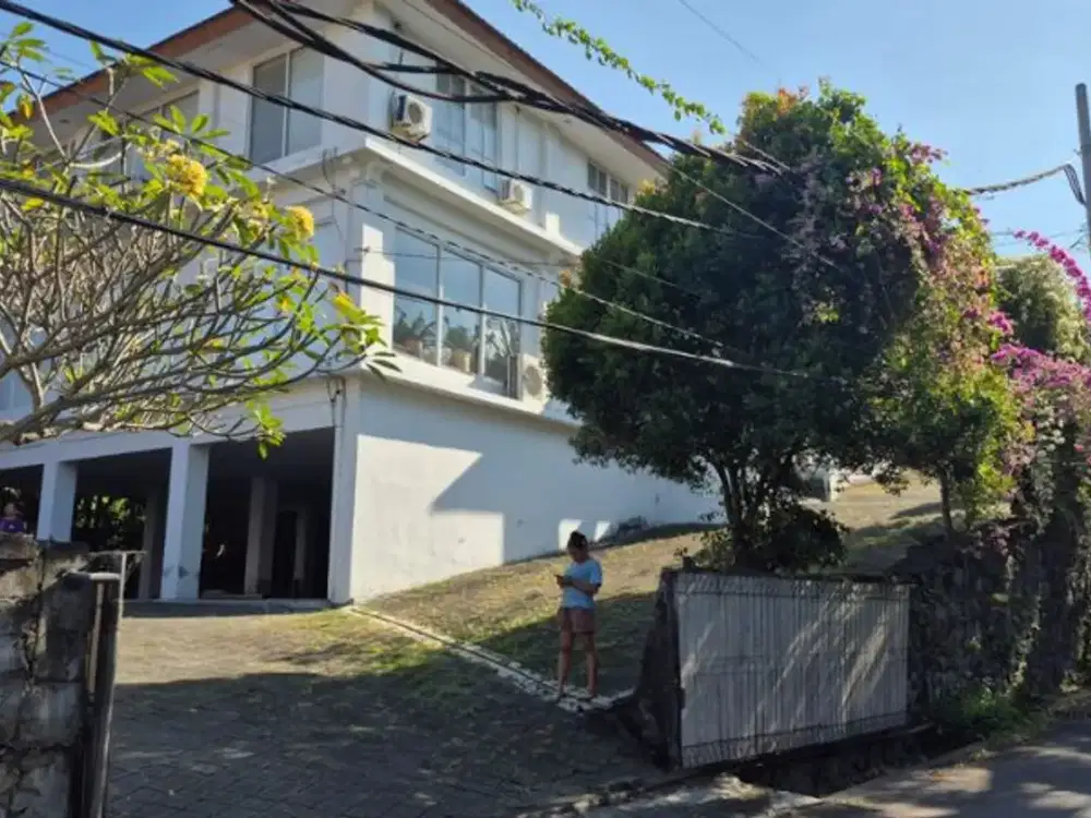 GUDANG DAN KANTOR DI JALAN UTAMA IDA BAGUS MANTRA KETEWEL GIANYAR