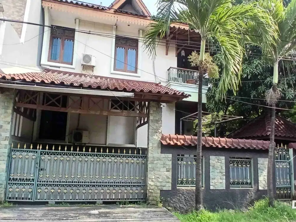 Disewakan Rumah Posisi Hoek 2 Lantai Dalam Komplek Perumahan Di Pondok Kelapa, Duren Sawit. Jakarta Timur