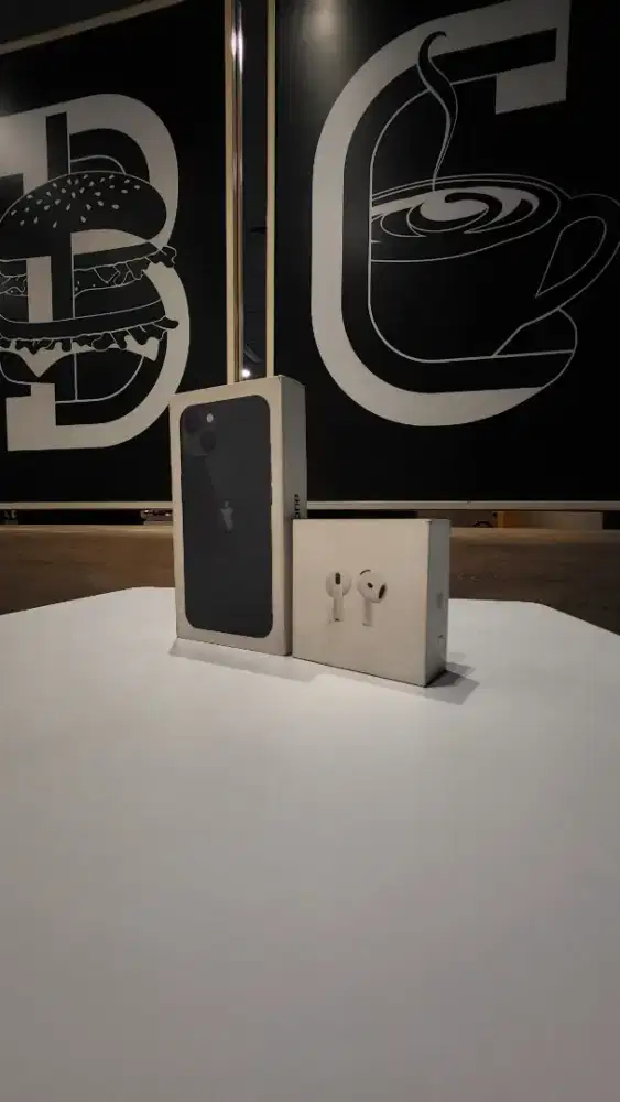 Iphone 13 128Gb dan Airpods 4