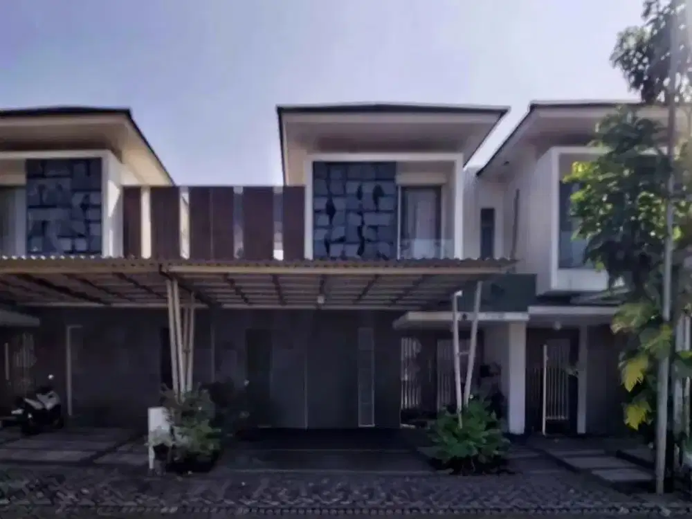Royal Residence Wiyung Lake View