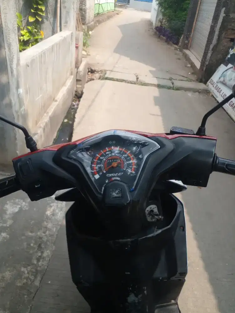 Dijual motor honda beat fi tahun 2016
