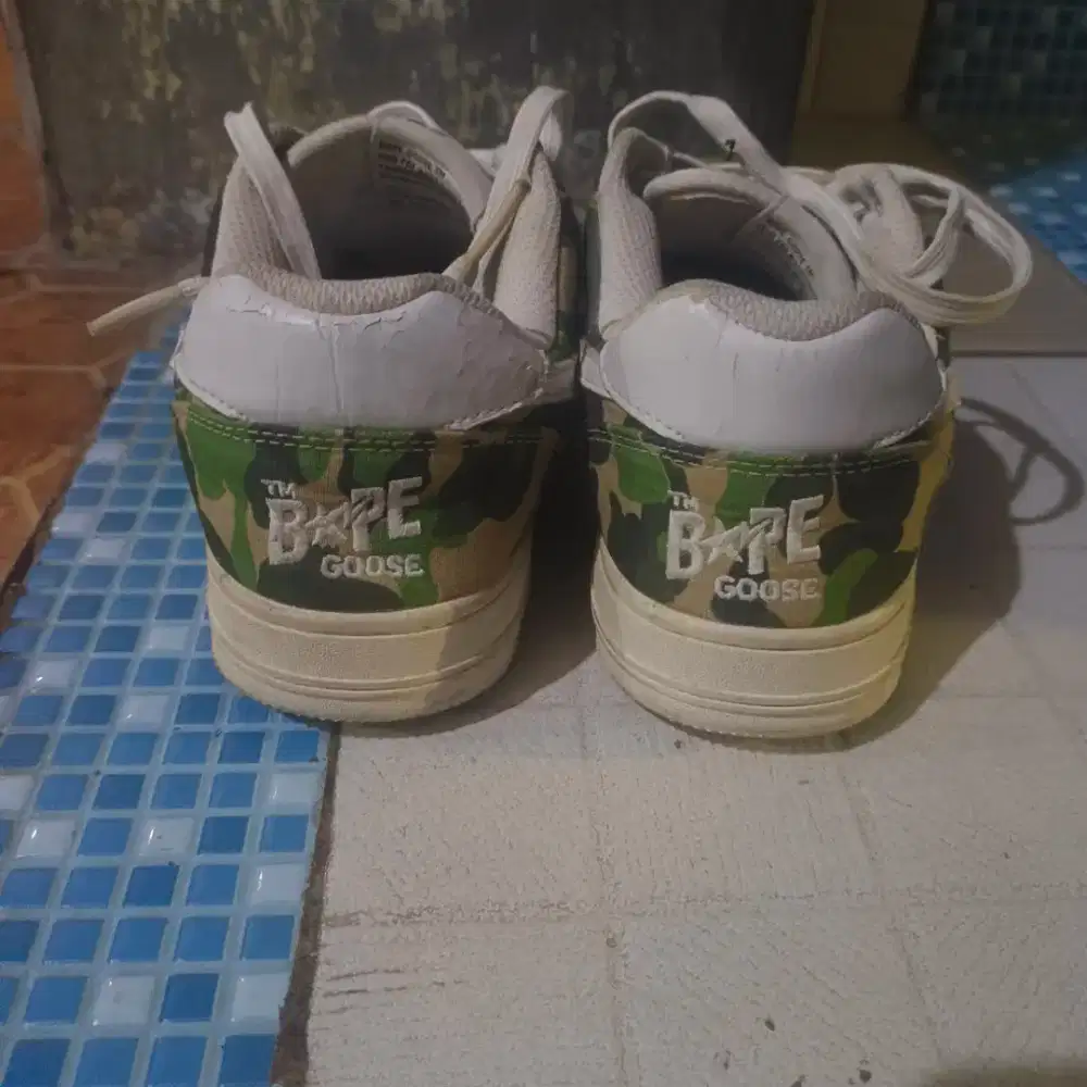 Sepatu merek BAPE GOOSE