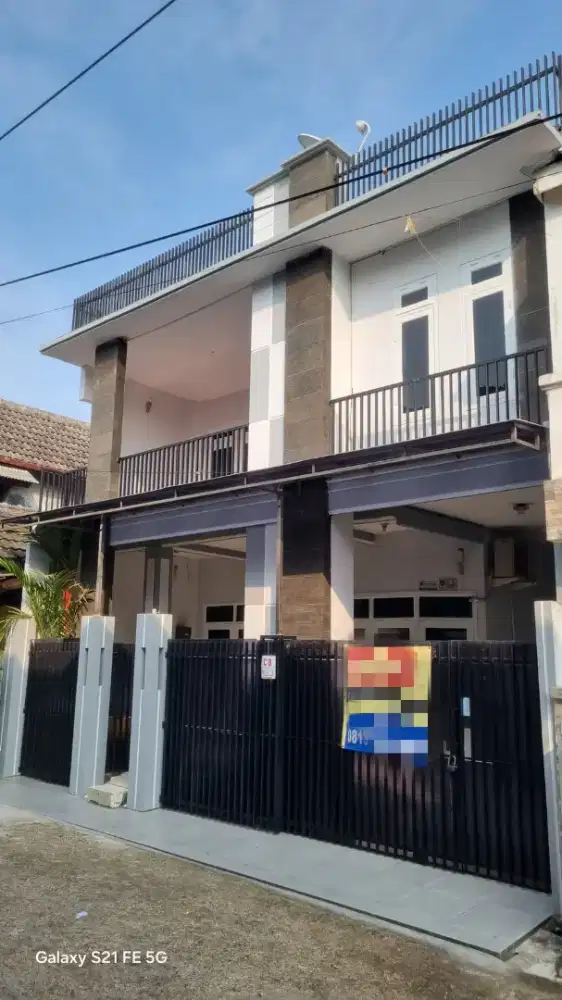 RUMAH 3 LANTAI SIAP HUNI DEKAT TOLL CISALAK