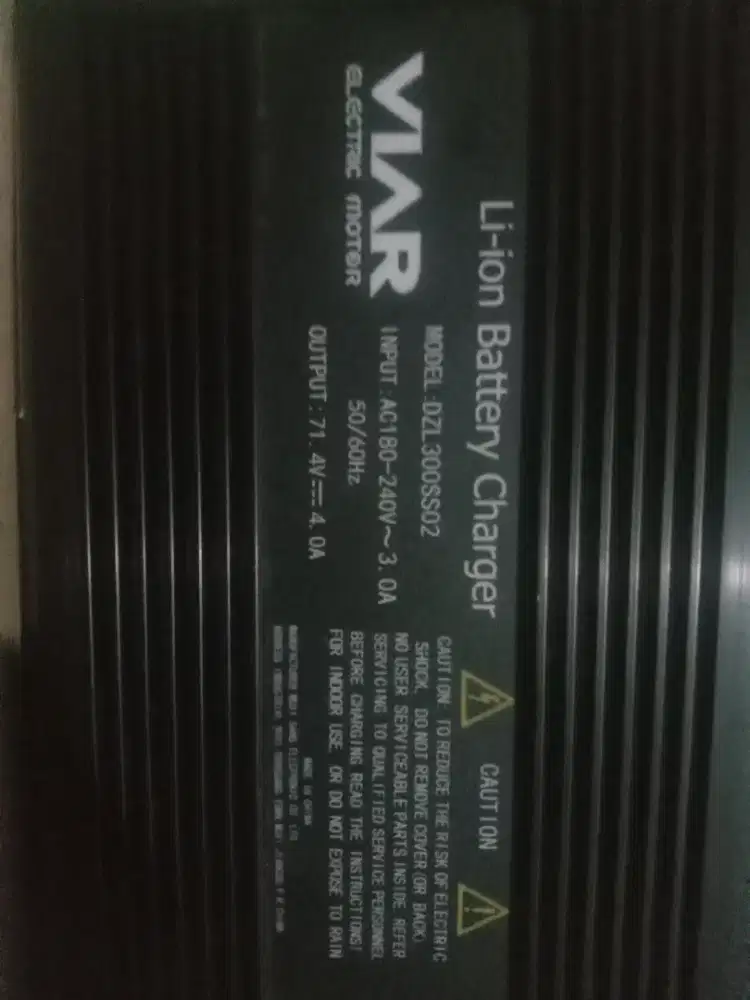 Charger motor listrik viar