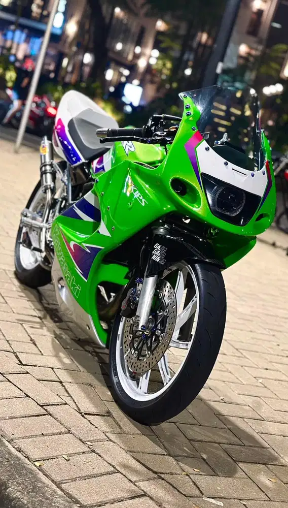 Kawasaki ninja zx 150 RR 2011 modif hedon rata kanan
