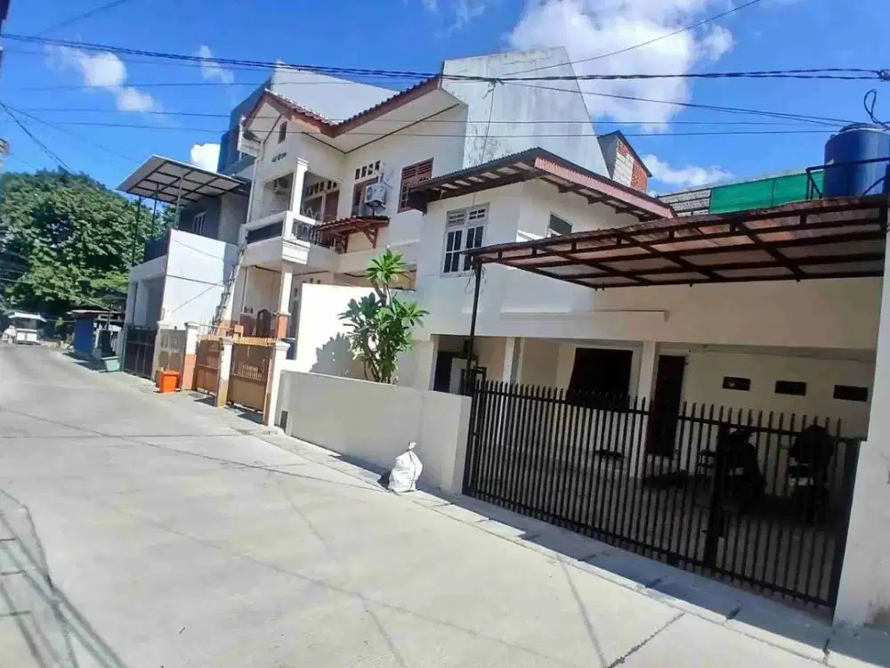 Dijual Rumah Bangunan Kokoh Semi-Furnished Di Kelapa Gading. Jakarta Utara