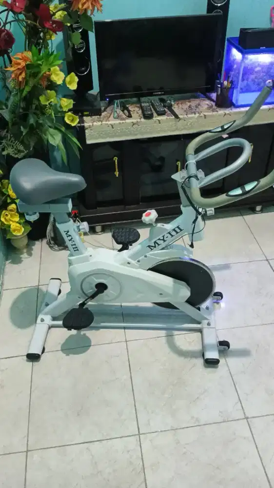 Dijual Sepeda Statis MY-HI warna putih