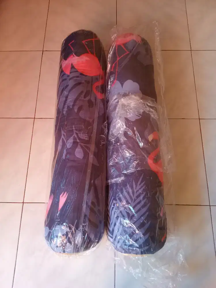 Di jual 2 guling masih baru dan bagus
