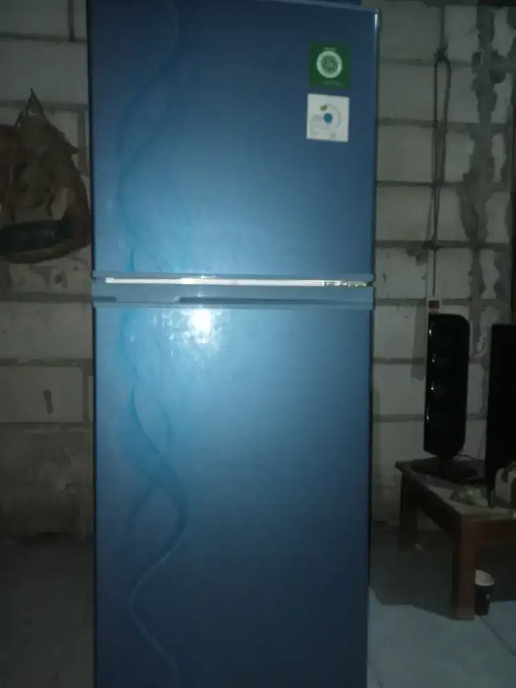 Jual kulkas 2 pintu Sharp inverter