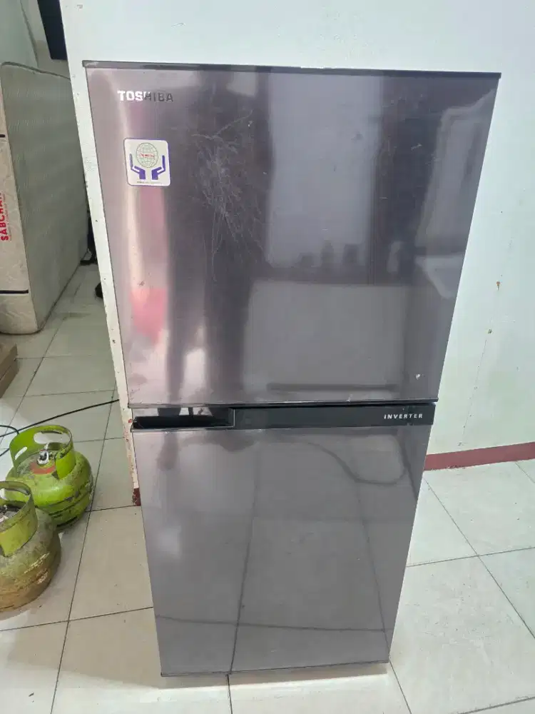kulkas 2 pintu toshiba inverter