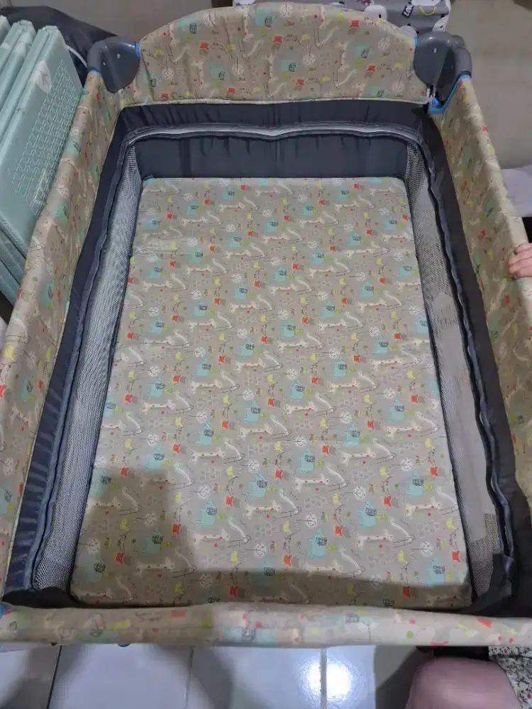 Tempat Tidur Bayi (Baby Crib)